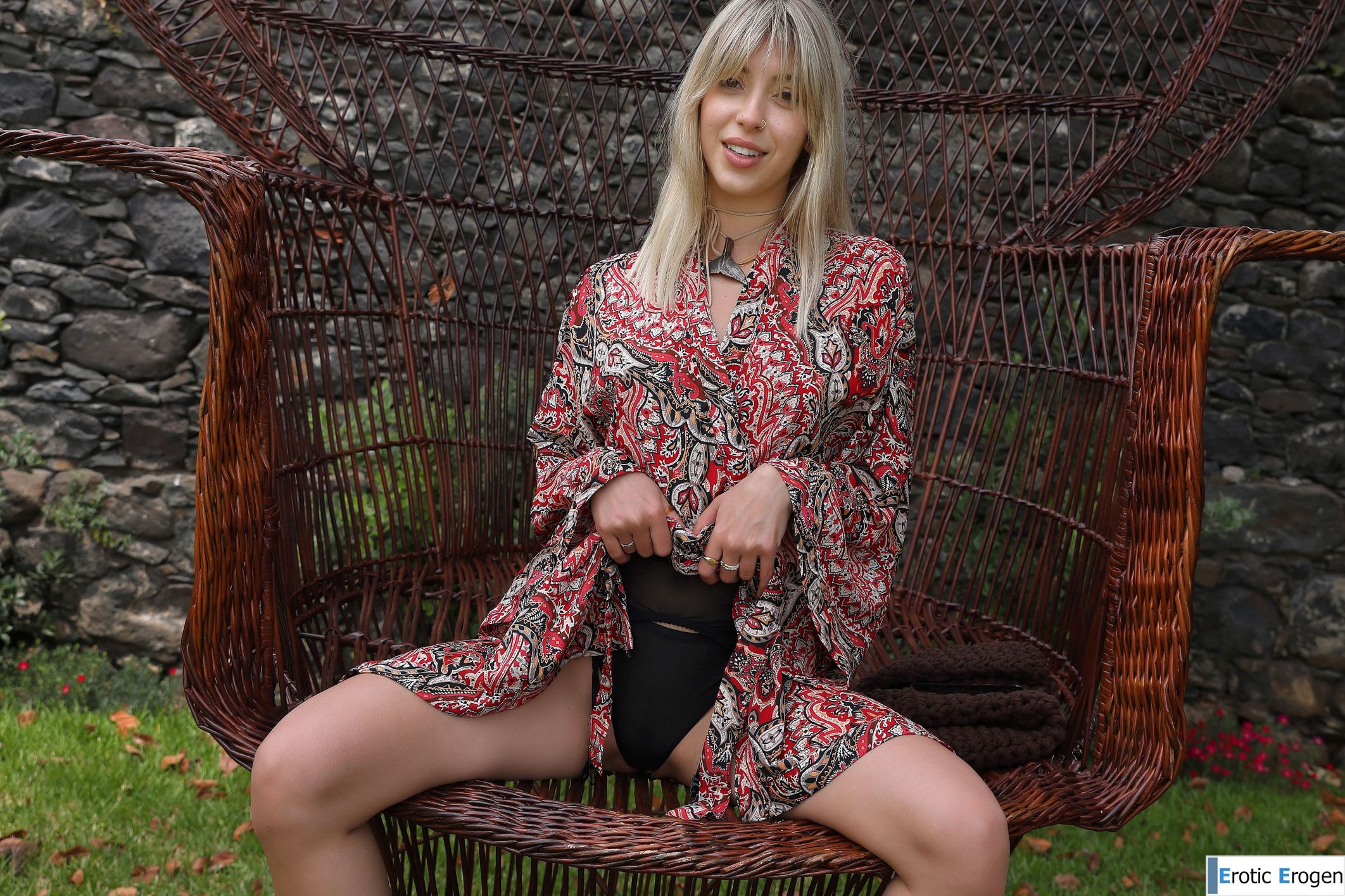 Avery in Postcard From Santa Cruz. Фото 28