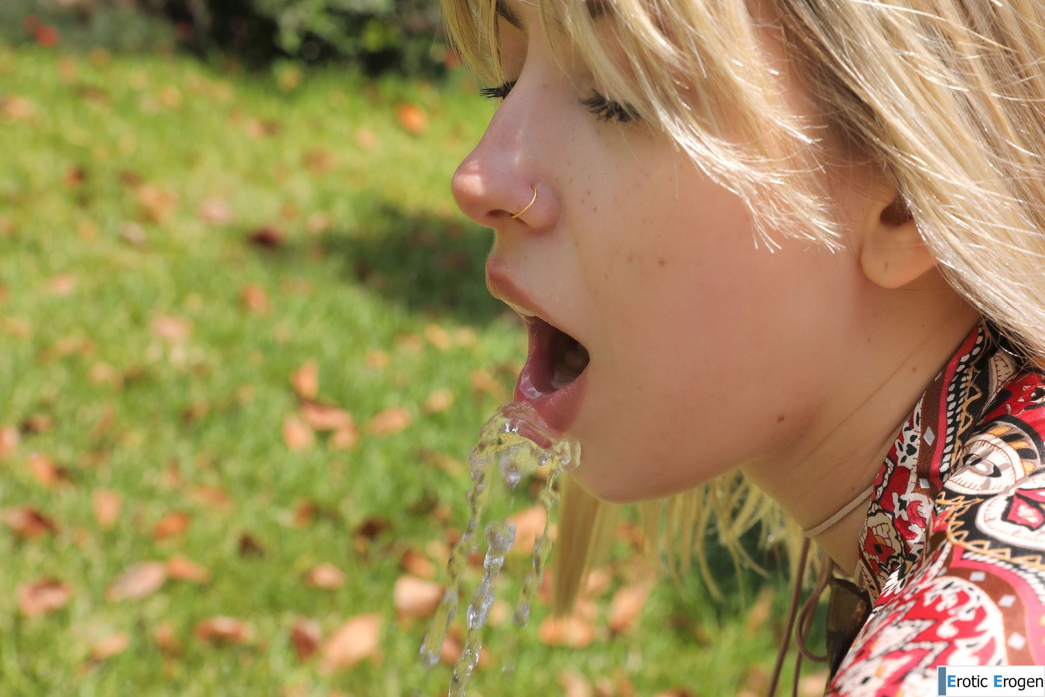 Avery in Postcard From Santa Cruz. Фото 36