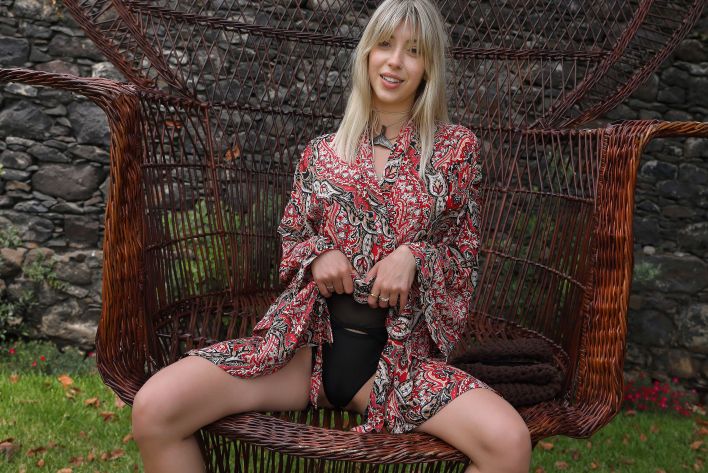 Avery in Postcard From Santa Cruz. Thumb 28