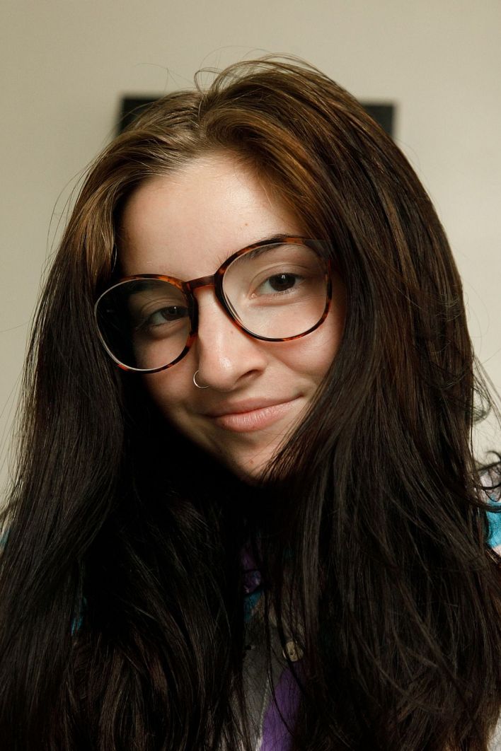 Sasha Apex in Reads Heinlein. Thumb 4