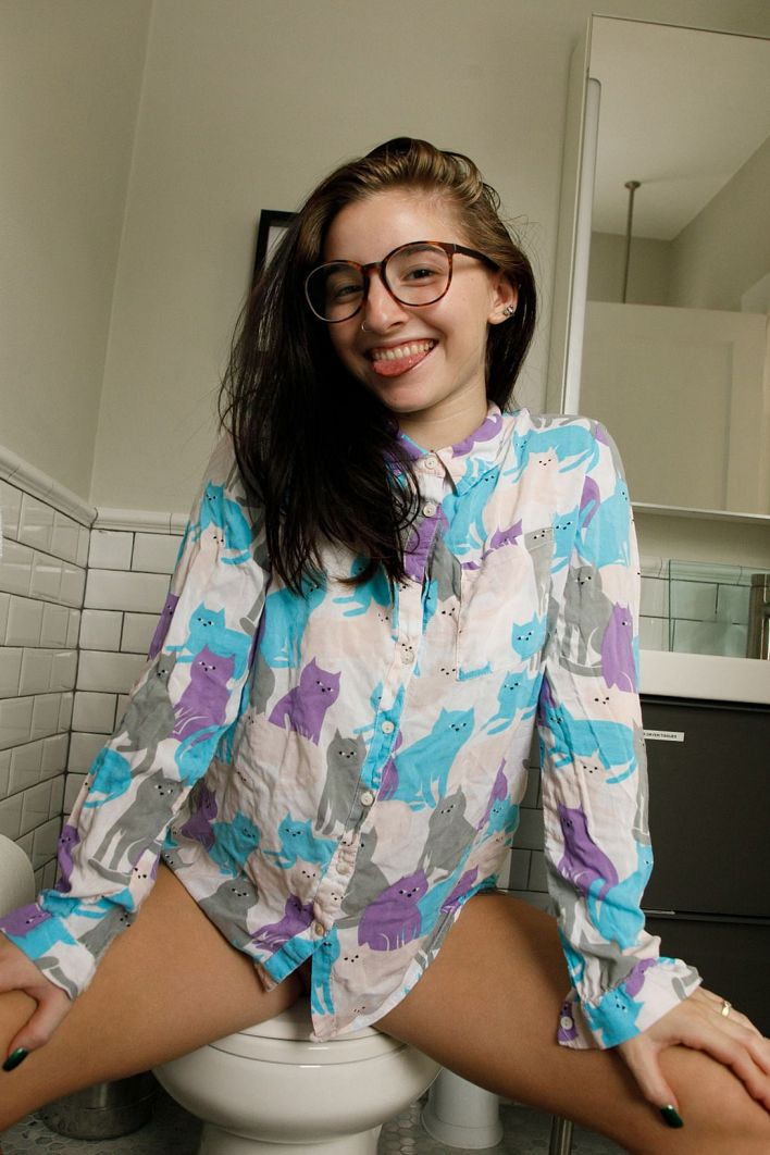 Sasha Apex in Reads Heinlein. Thumb 5