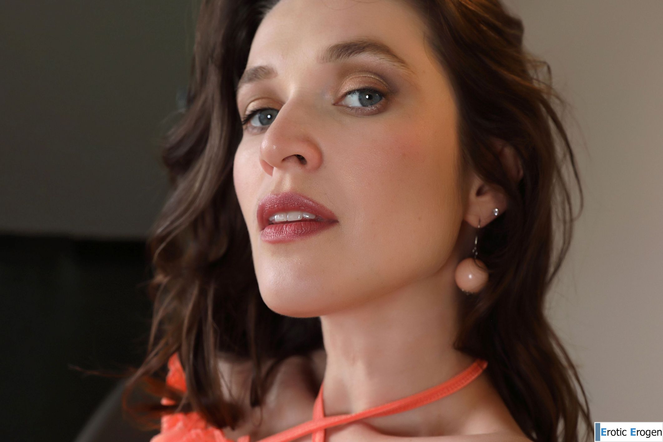 Amelia in The Main Dish. Picture 7