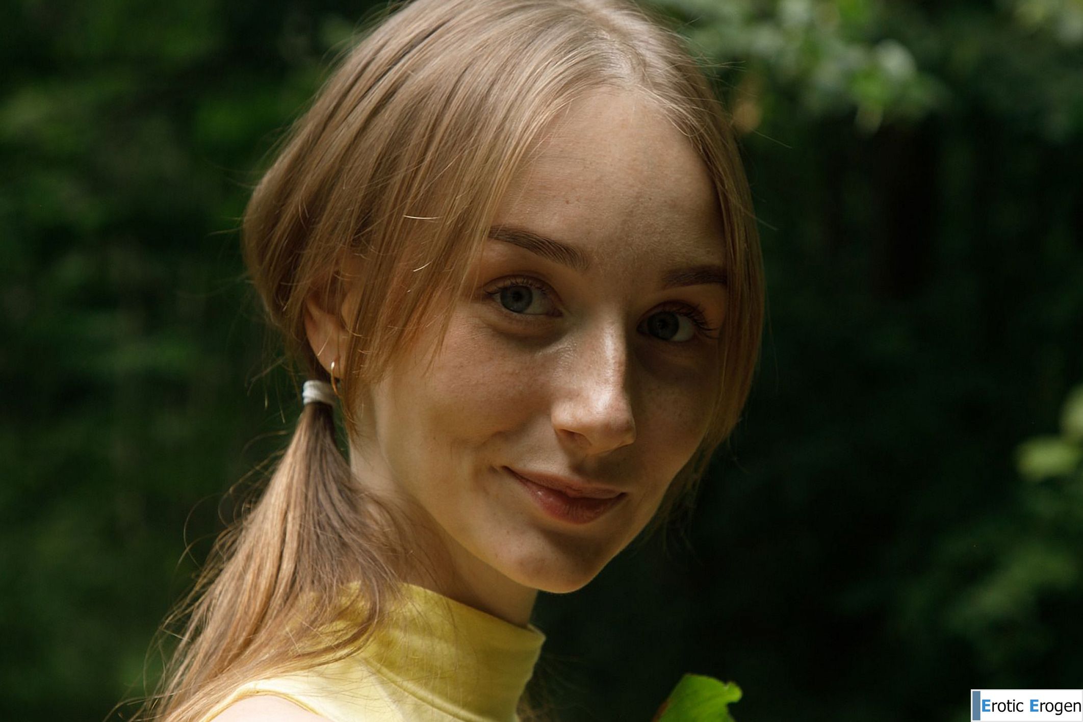 Ariel Gossimer in Tease By The Sea 1. Picture 20