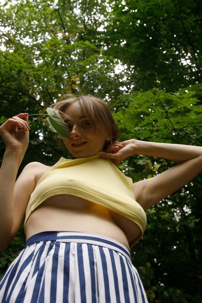 Ariel Gossimer in Tease By The Sea 1. Thumb 16