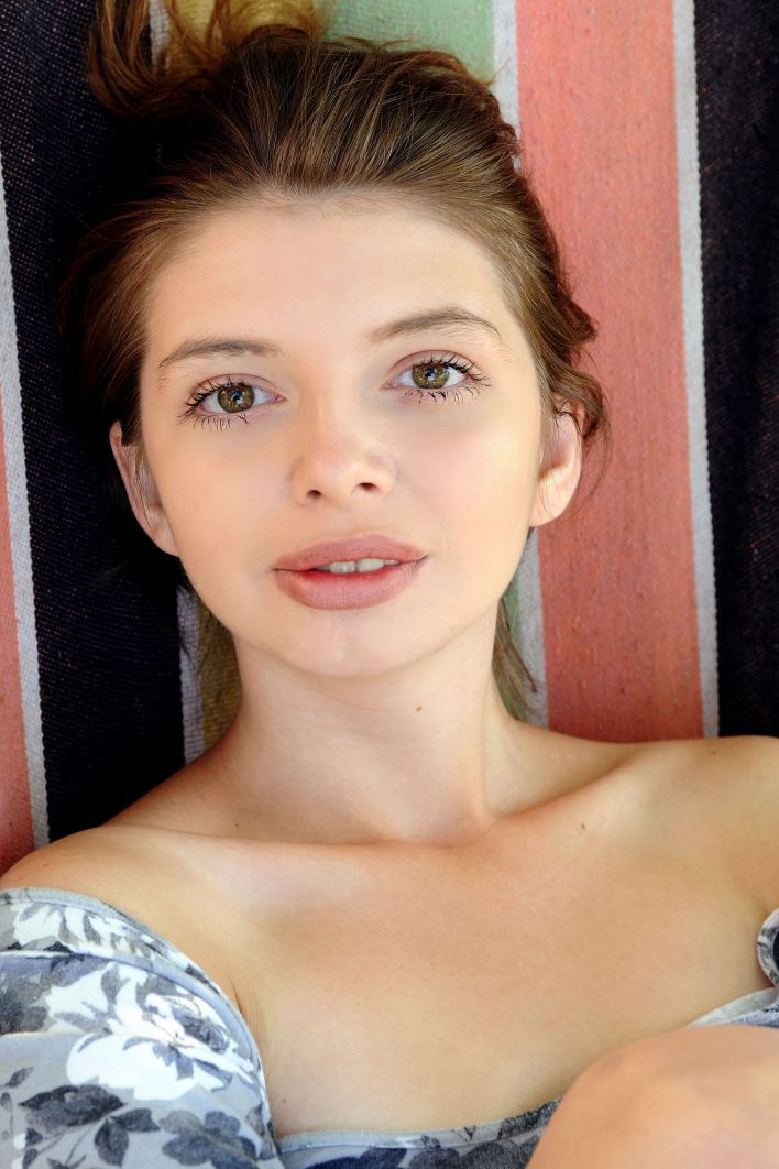 Simona in Presenting Simona. Эскиз 12