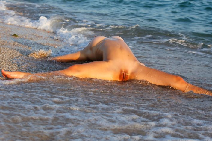 Tienette O in Clear Blue Sky. Thumb 26