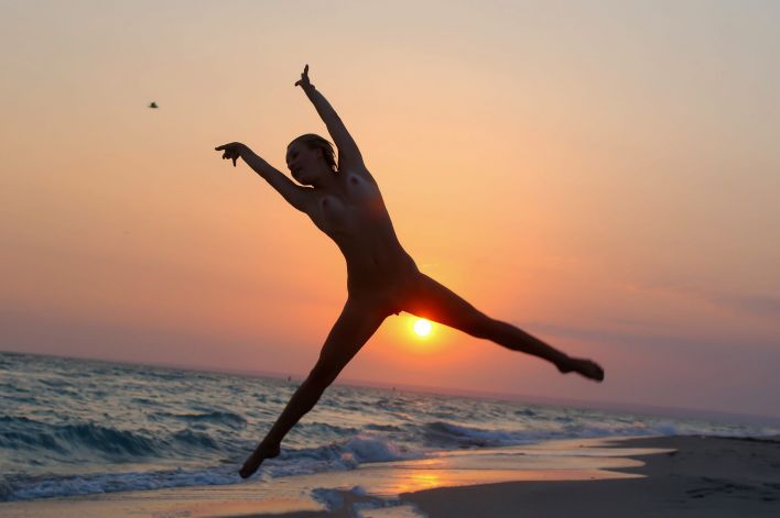 Tienette O in Clear Blue Sky. Thumb 36