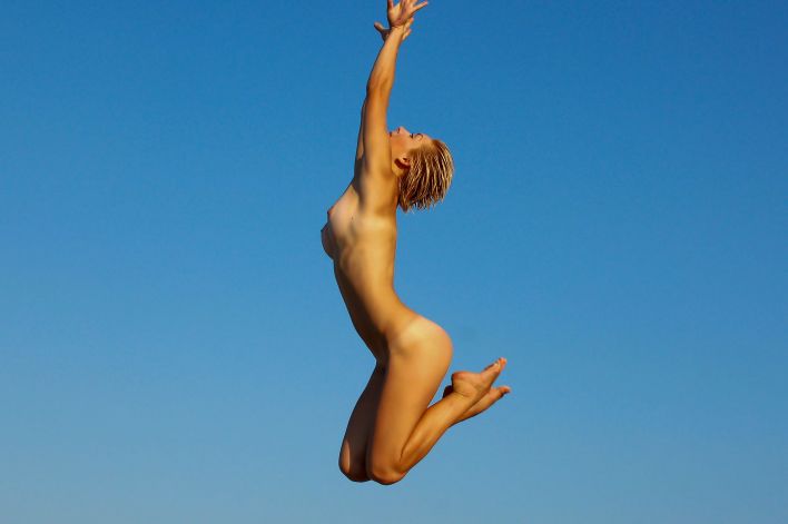 Tienette O in Clear Blue Sky. Thumb 7