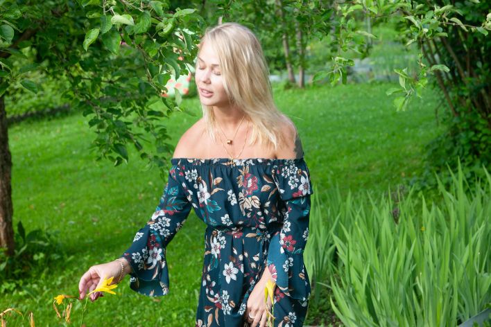 Sarika in Naked Woman. Thumb 1