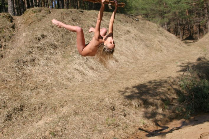 Sandy A in Forest Swing. Эскиз 33