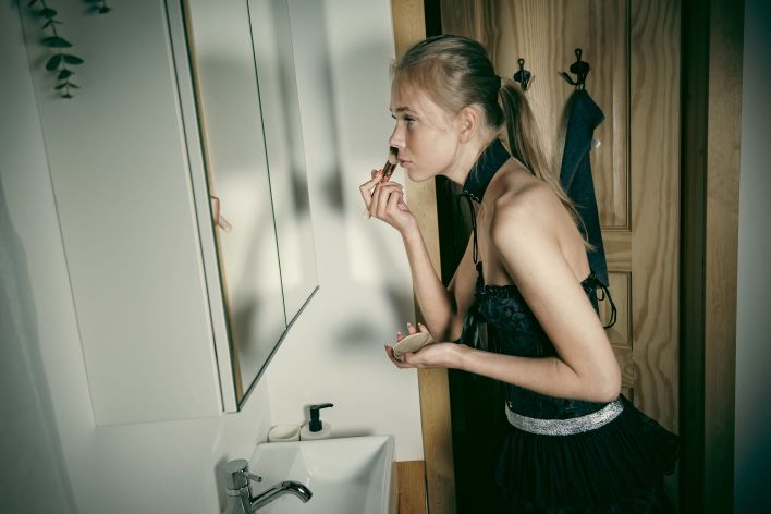 Luise in Toy Oil And Feet 1. Thumb 4