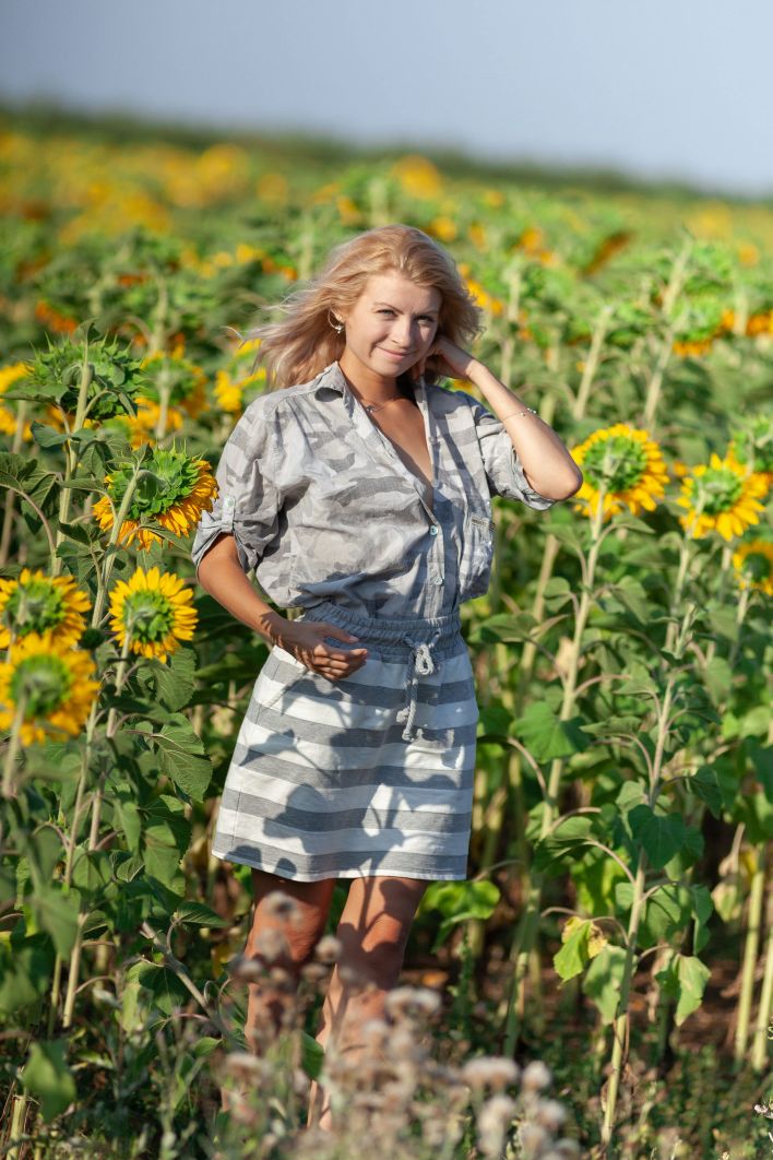 Claire Shelty in Sexy Woman. Thumb 6