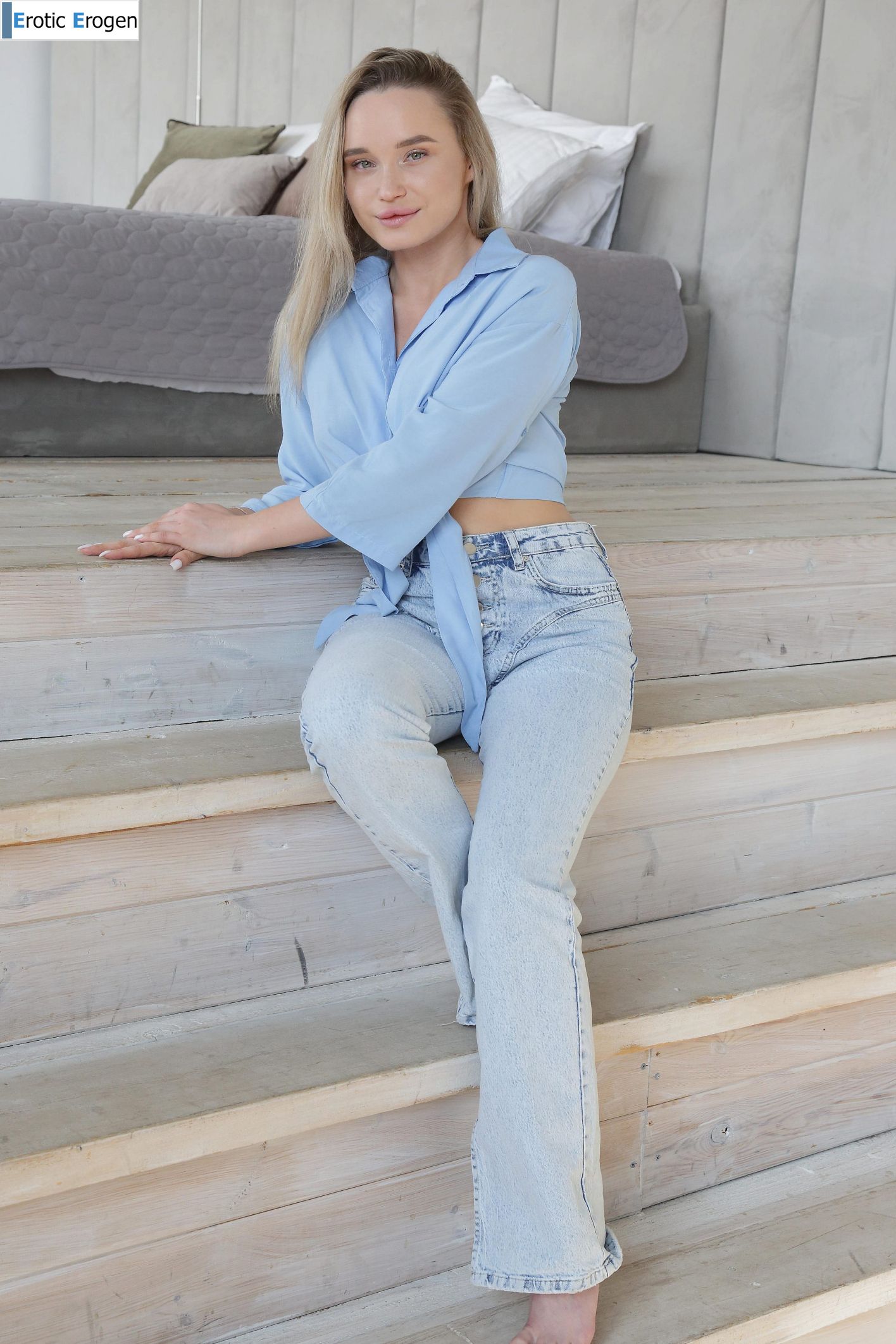 Olivia Myers in Naked Woman. Фото 4