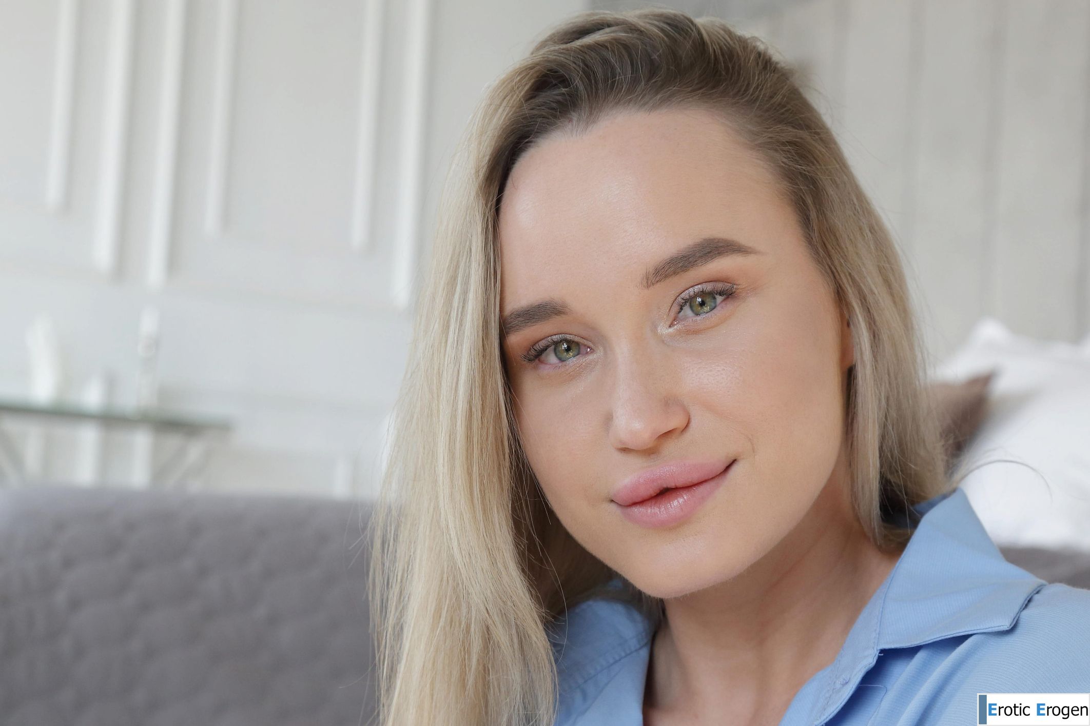 Olivia Myers in Naked Woman. Фото 5