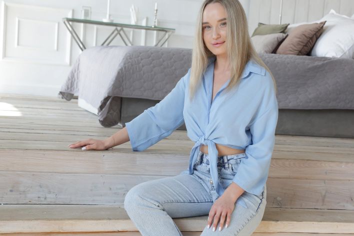 Olivia Myers in Naked Woman. Thumb 2