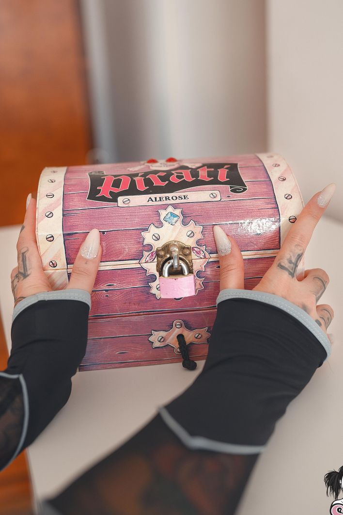 Alerose in Whoever Finds Me Finds A Treasure. Thumb 19